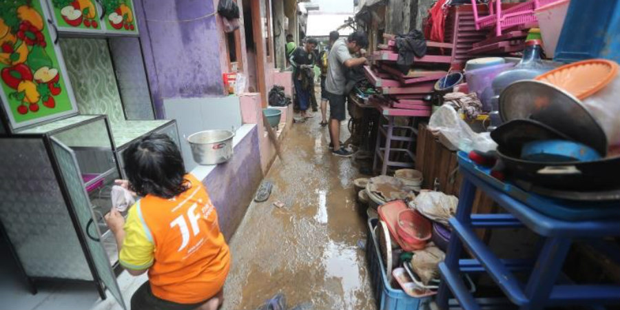 Τουλάχιστον 53 νεκροί και πάνω από 173.000 εκτοπισμένοι στην Τζακάρτα εξαιτίας των πλημμυρών - VIDEO